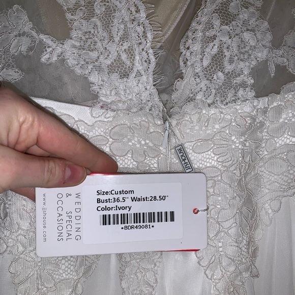 Wedding dress - Picture 5 of 5